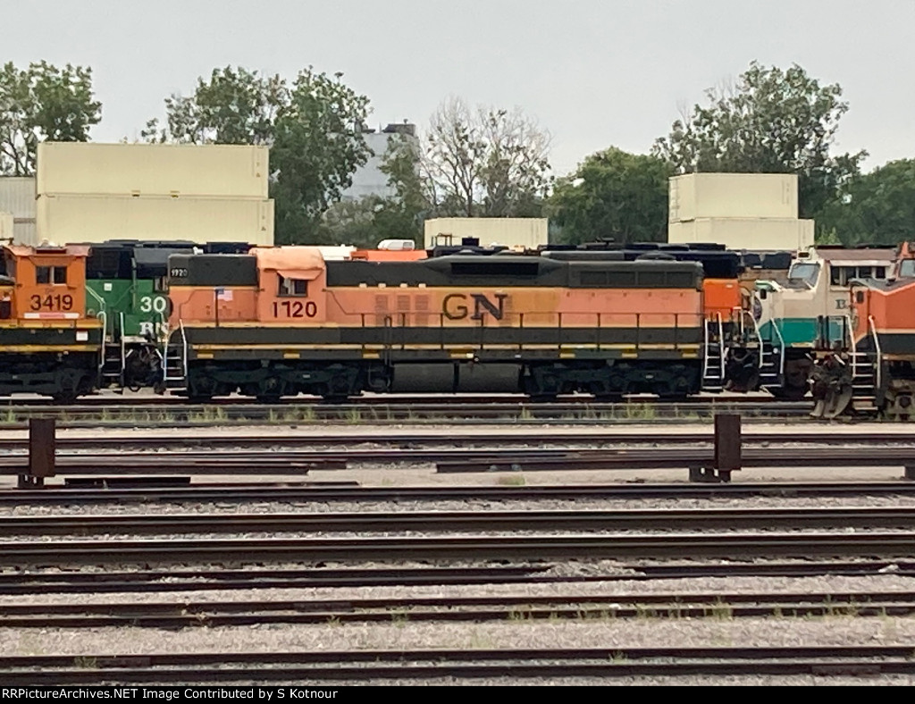 BNSF SD9 Northtown Mpls yard - Aug 2023